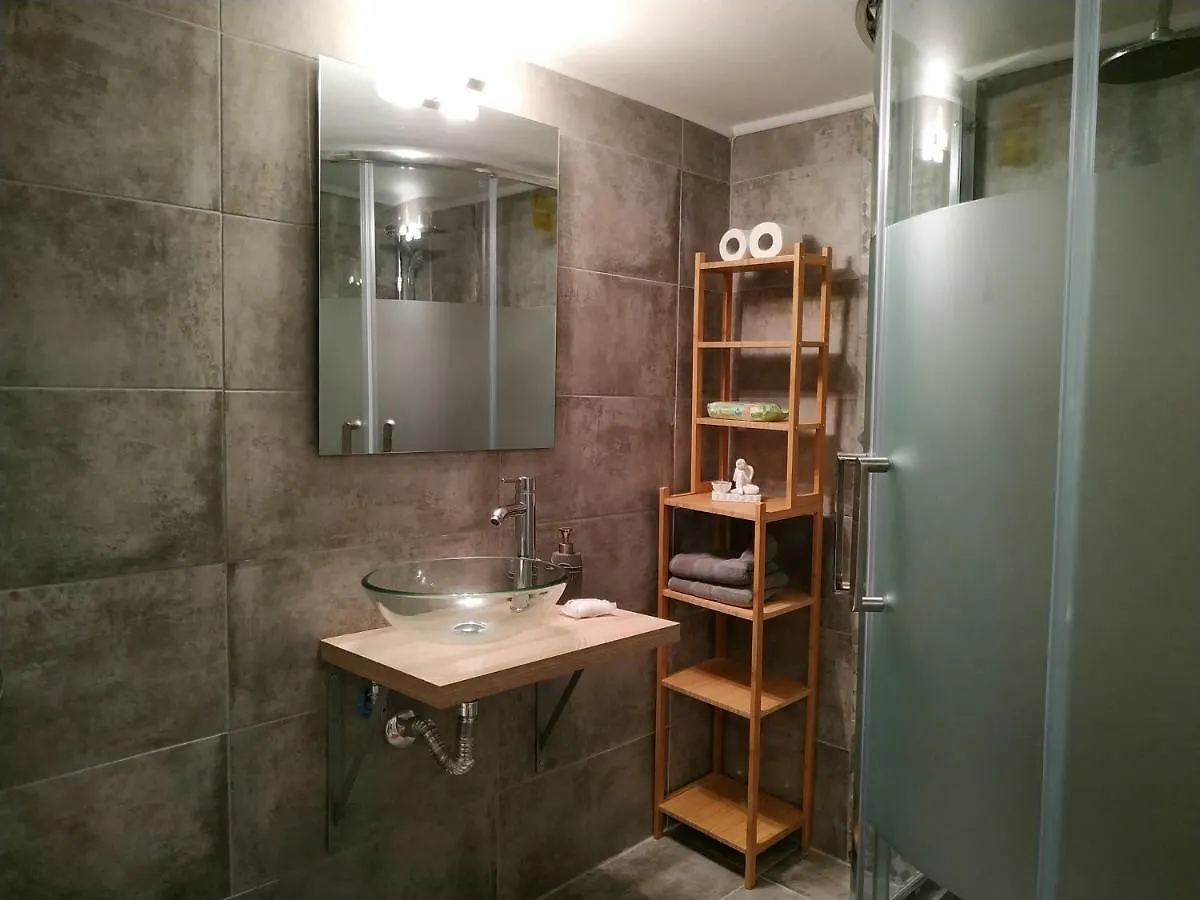 Bright Apartment Steps From The Sea 테살로니키 0*,
